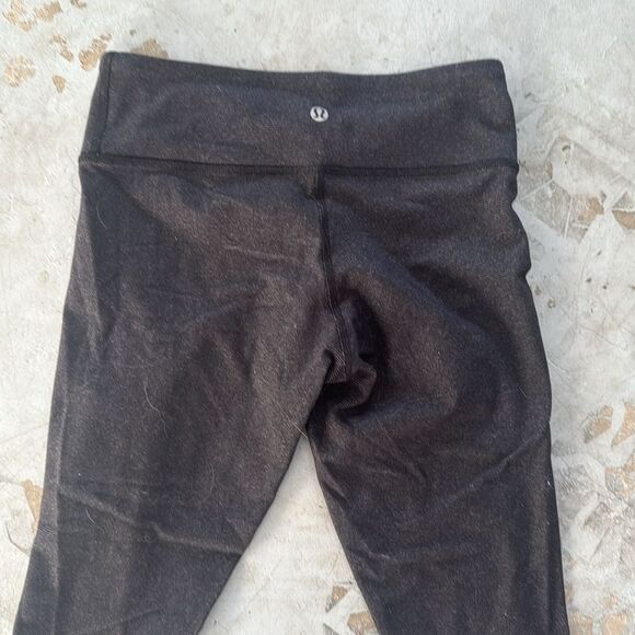Cropped Lululemon Gray Leggins - Size 4 - High Waist - Great Conditon - Picture 3 of 4